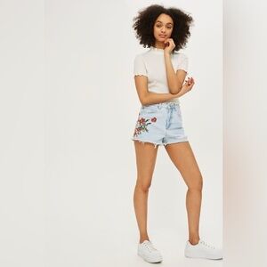 DEX embroidered denim shorts size 26